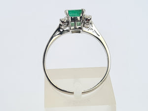 5770: Vintage: 18ct White Gold Emerald Cut Emerald 6 Brilliant Cut Diamonds Dress Ring-