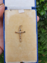 Load image into Gallery viewer, 5609:Vintage: 9ct Gold Crucifix pendant 2.5cm - lovely condition
