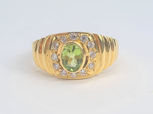 5922:  Vintage: 18ct gold Green Peridot White Sapphires Dress Ring- lovely stones, statement weight