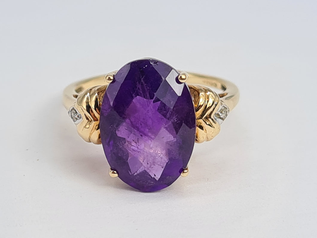 5929: Vintage; 9ct Gold Large Rich Purple Amethyst Diamonds Dress ring- lovely combination