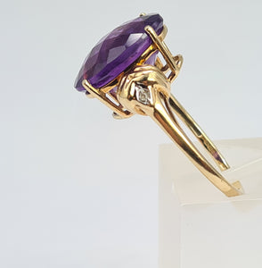 5929: Vintage; 9ct Gold Large Rich Purple Amethyst Diamonds Dress ring- lovely combination