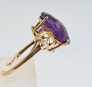 5929: Vintage; 9ct Gold Large Rich Purple Amethyst Diamonds Dress ring- lovely combination