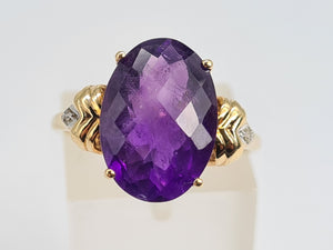 5929: Vintage; 9ct Gold Large Rich Purple Amethyst Diamonds Dress ring- lovely combination