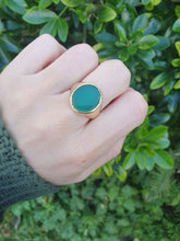 Load image into Gallery viewer, 5470: Vintage: 18ct Gold Heavy Green Agate Signet Ring-from 1965 - unisex appeal
