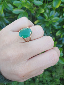 5470: Vintage: 18ct Gold Heavy Green Agate Signet Ring-from 1965 - unisex appeal