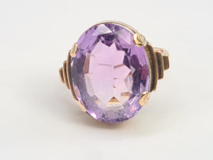 5955: Vintage: 9ct Gold Large Lilac Amethyst Cocktail Ring- lovely cut & colours