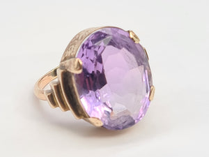 5955: Vintage: 9ct Gold Large Lilac Amethyst Cocktail Ring- lovely cut & colours