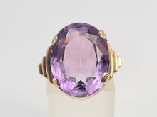 Load image into Gallery viewer, 5955: Vintage: 9ct Gold Large Lilac Amethyst Cocktail Ring- lovely cut &amp; colours
