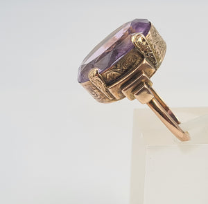 5955: Vintage: 9ct Gold Large Lilac Amethyst Cocktail Ring- lovely cut & colours