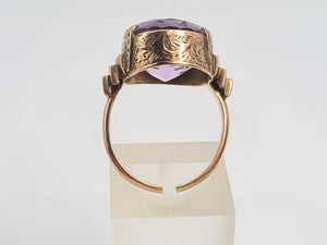 5955: Vintage: 9ct Gold Large Lilac Amethyst Cocktail Ring- lovely cut & colours