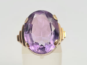 5955: Vintage: 9ct Gold Large Lilac Amethyst Cocktail Ring- lovely cut & colours