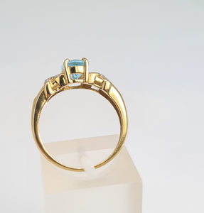 5972:  Vintage: 9ct Gold Swiss Blue Topaz Diamonds Dress Ring- simply sparkling beauty