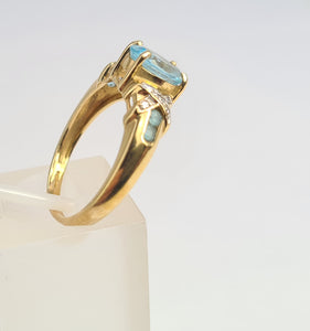 5972:  Vintage: 9ct Gold Swiss Blue Topaz Diamonds Dress Ring- simply sparkling beauty