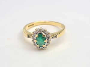 7007:Vintage: 18ct Gold Oval Emerald 14 Brilliant Cut Diamonds Cluster Ring- lovely quality, hallmarked in London