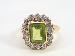 7035:  Exceptional: 18ct Gold Emerald Cut Peridot (2.4ct) Round Brilliant Cut Diamonds (0.80ct) Cocktail Ring - Beuatiful