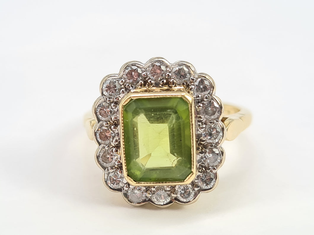 7035:  Exceptional: 18ct Gold Emerald Cut Peridot (2.4ct) Round Brilliant Cut Diamonds (0.80ct) Cocktail Ring - Beuatiful