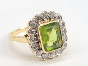 7035:  Exceptional: 18ct Gold Emerald Cut Peridot (2.4ct) Round Brilliant Cut Diamonds (0.80ct) Cocktail Ring - Beuatiful