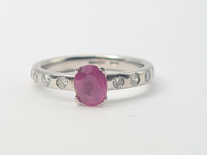 7048:  Vintage: 18ct White Gold Champagne  Pink Ruby 8 Brilliant Cut Diamonds band- crisp, clean, eye candy