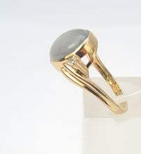 Load image into Gallery viewer, 7060: Vintage: 9ct Gold Large White Moonstone Sapphire Accents Cocktail Ring- lovely colours
