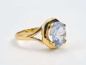 7106:  Vintage & Old : 18ct Gold  Blue Spinel Cocktail Ring - captivating Blue