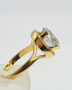 7106:  Vintage & Old : 18ct Gold  Blue Spinel Cocktail Ring - captivating Blue