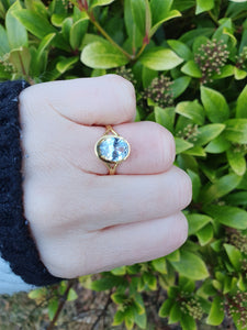 7106:  Vintage & Old : 18ct Gold  Blue Spinel Cocktail Ring - captivating Blue