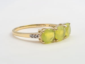 7127:Vintage & Rare: 10ct Gold Yellow Tourmalines Diamonds Dress Ring-crisp, clean and sparkling.