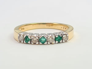 7129: Vintage: 18ct Gold Emeralds Brilliant cut Diamonds Stacker/Eternity Ring- elegant, sophisticated