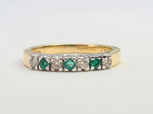 7129: Vintage: 18ct Gold Emeralds Brilliant cut Diamonds Stacker/Eternity Ring- elegant, sophisticated