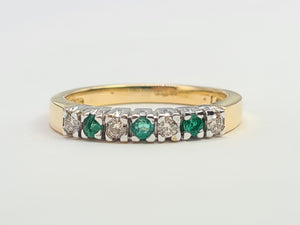 7129: Vintage: 18ct Gold Emeralds Brilliant cut Diamonds Stacker/Eternity Ring- elegant, sophisticated