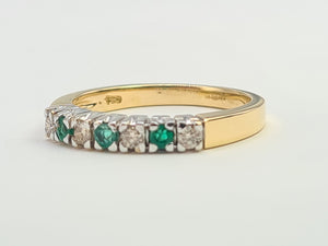 7129: Vintage: 18ct Gold Emeralds Brilliant cut Diamonds Stacker/Eternity Ring- elegant, sophisticated