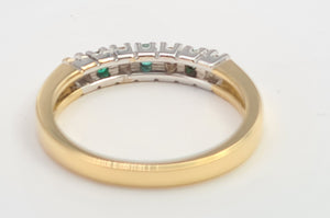 7129: Vintage: 18ct Gold Emeralds Brilliant cut Diamonds Stacker/Eternity Ring- elegant, sophisticated