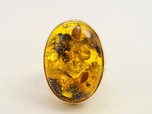 7124: Vintage: 18ct Gold Large Amber Statement Cocktail Ring-vibrant colour