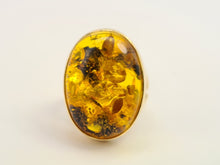 Load image into Gallery viewer, 7124: Vintage: 18ct Gold Large Amber Statement Cocktail Ring-vibrant colour
