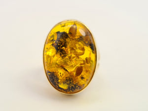 7124: Vintage: 18ct Gold Large Amber Statement Cocktail Ring-vibrant colour