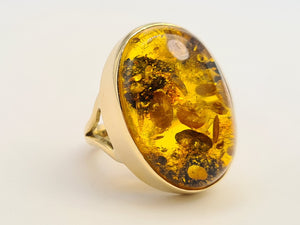 7124: Vintage: 18ct Gold Large Amber Statement Cocktail Ring-vibrant colour