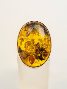 7124: Vintage: 18ct Gold Large Amber Statement Cocktail Ring-vibrant colour