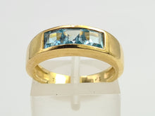 Load image into Gallery viewer, 7125: Vintage: 18ct Gold Channel Set Swiss Blue Topaz Ring- lovely cut and colours
