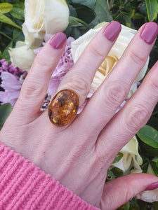 7124: Vintage: 18ct Gold Large Amber Statement Cocktail Ring-vibrant colour