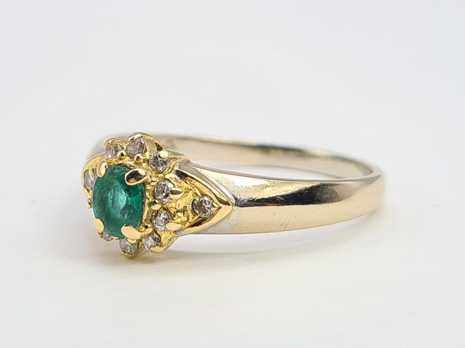 6044:Vintage 18ct Mixed Gold Emerald 12 Diamonds Dress Ring- Rare example