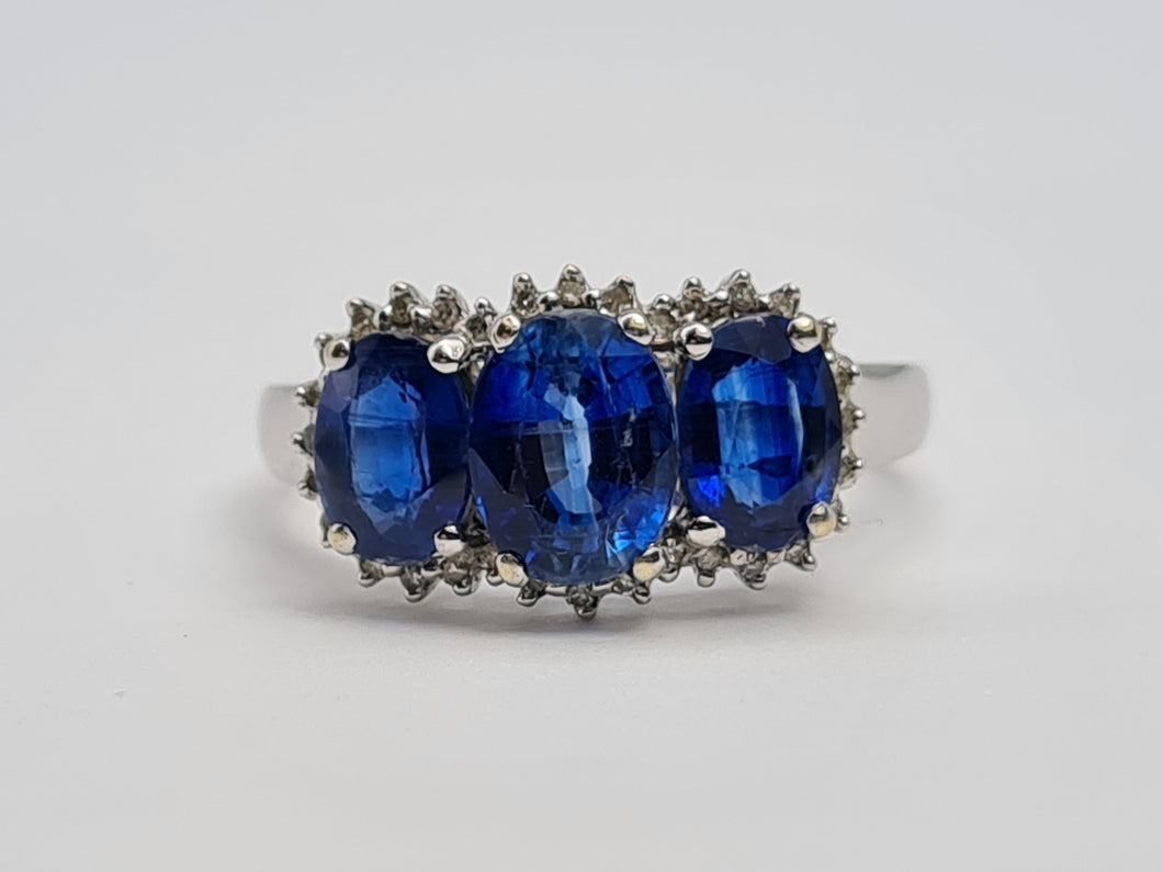 7166: Vintage: 9ct White Gold Blue Kyanite 30 diamonds Cocktail Ring- rare, eye candy