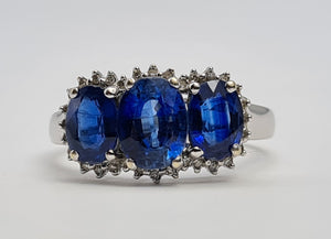 7166: Vintage: 9ct White Gold Blue Kyanite 30 diamonds Cocktail Ring- rare, eye candy