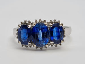 7166: Vintage: 9ct White Gold Blue Kyanite 30 diamonds Cocktail Ring- rare, eye candy