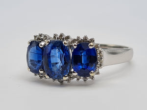 7166: Vintage: 9ct White Gold Blue Kyanite 30 diamonds Cocktail Ring- rare, eye candy