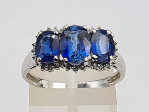 7166: Vintage: 9ct White Gold Blue Kyanite 30 diamonds Cocktail Ring- rare, eye candy