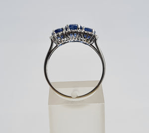 7166: Vintage: 9ct White Gold Blue Kyanite 30 diamonds Cocktail Ring- rare, eye candy