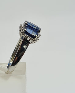 7166: Vintage: 9ct White Gold Blue Kyanite 30 diamonds Cocktail Ring- rare, eye candy