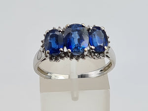 7166: Vintage: 9ct White Gold Blue Kyanite 30 diamonds Cocktail Ring- rare, eye candy