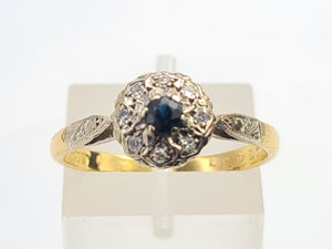 7185: Vintage & Old:  18ct Blue Sapphire 8 Diamonds Daisy Cluster Ring; lovely combination