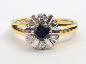 7193: Vintage: (1972) 18ct Gold Blue Sapphire Diamonds "Sun burst" Dress ring- lovely sparkling symmetry